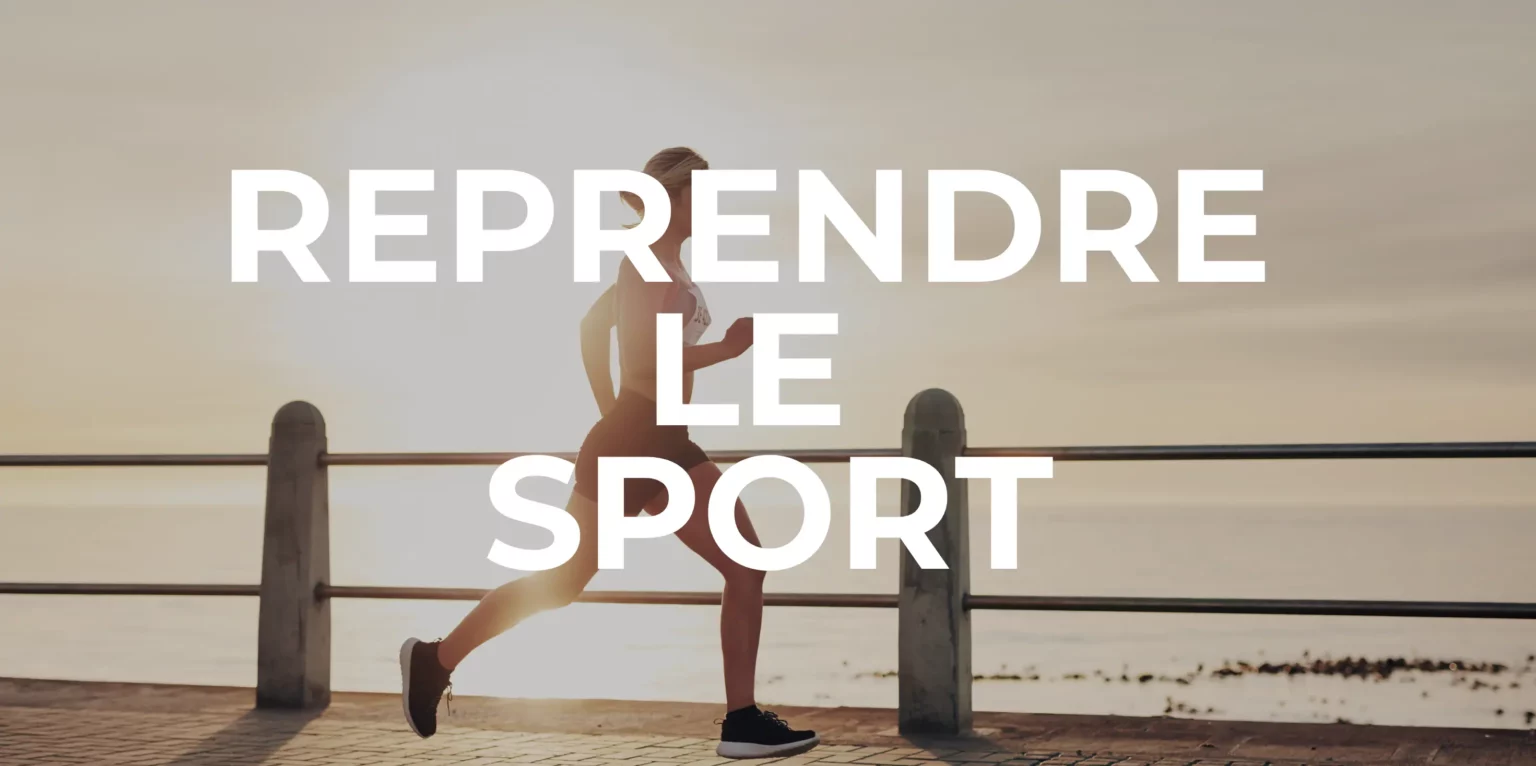 Femme en tenue de sport courant au bord de la mer au lever du soleil, illustrant la motivation à reprendre le sport et adopter un mode de vie actif.